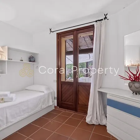 Marina - Vista Mare & Piscina Privata - By Coral بورتو كيرفو